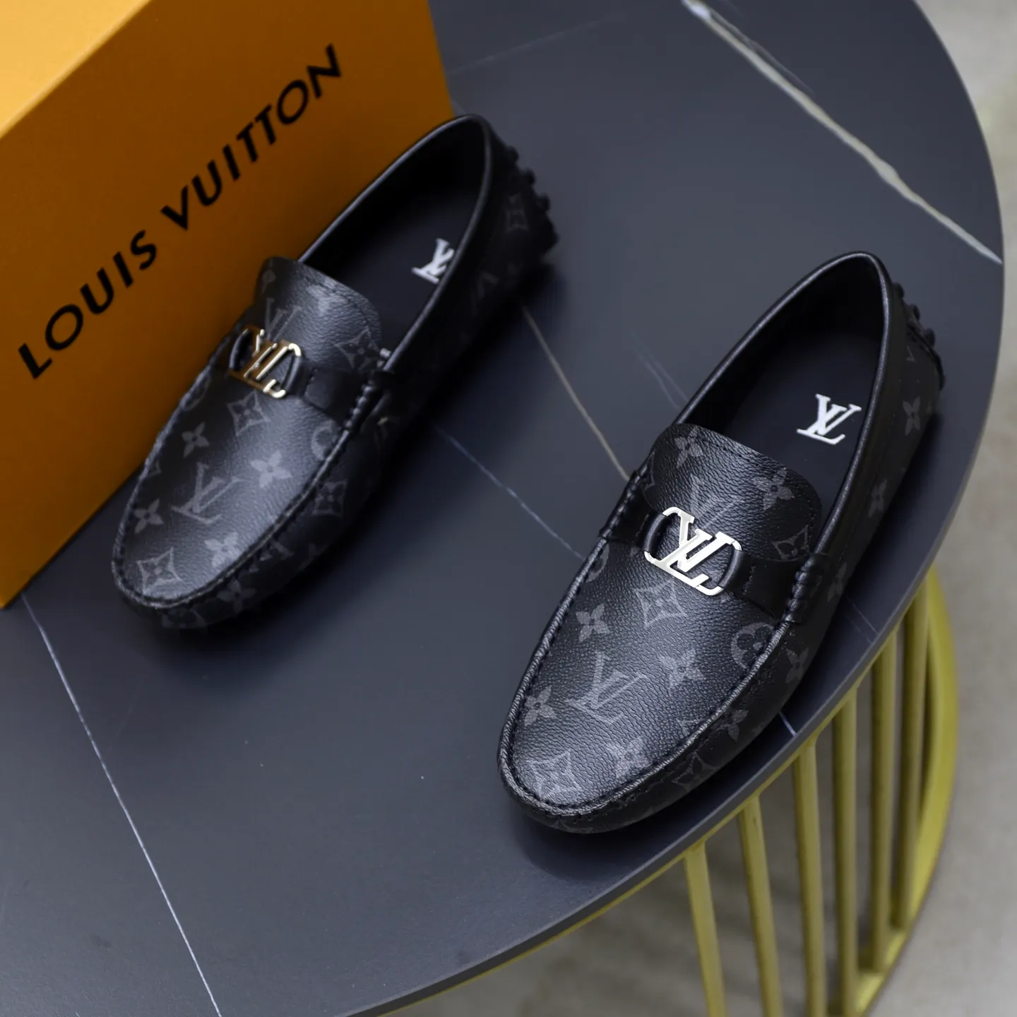 Ex-factory price: 480💰【LV】Louis Vuitton ⚠️High-end men’s driving and pedal series ⚠️38-44 (customized for 45) ⚠️All original cowhide leather! Thick and soft! Made entirely of calfskin lining! The latest non-slip beanie sole! Three-dimensional package technology! Fashionable and classic! Handicrafts! Original high quality! Feel free to compare!